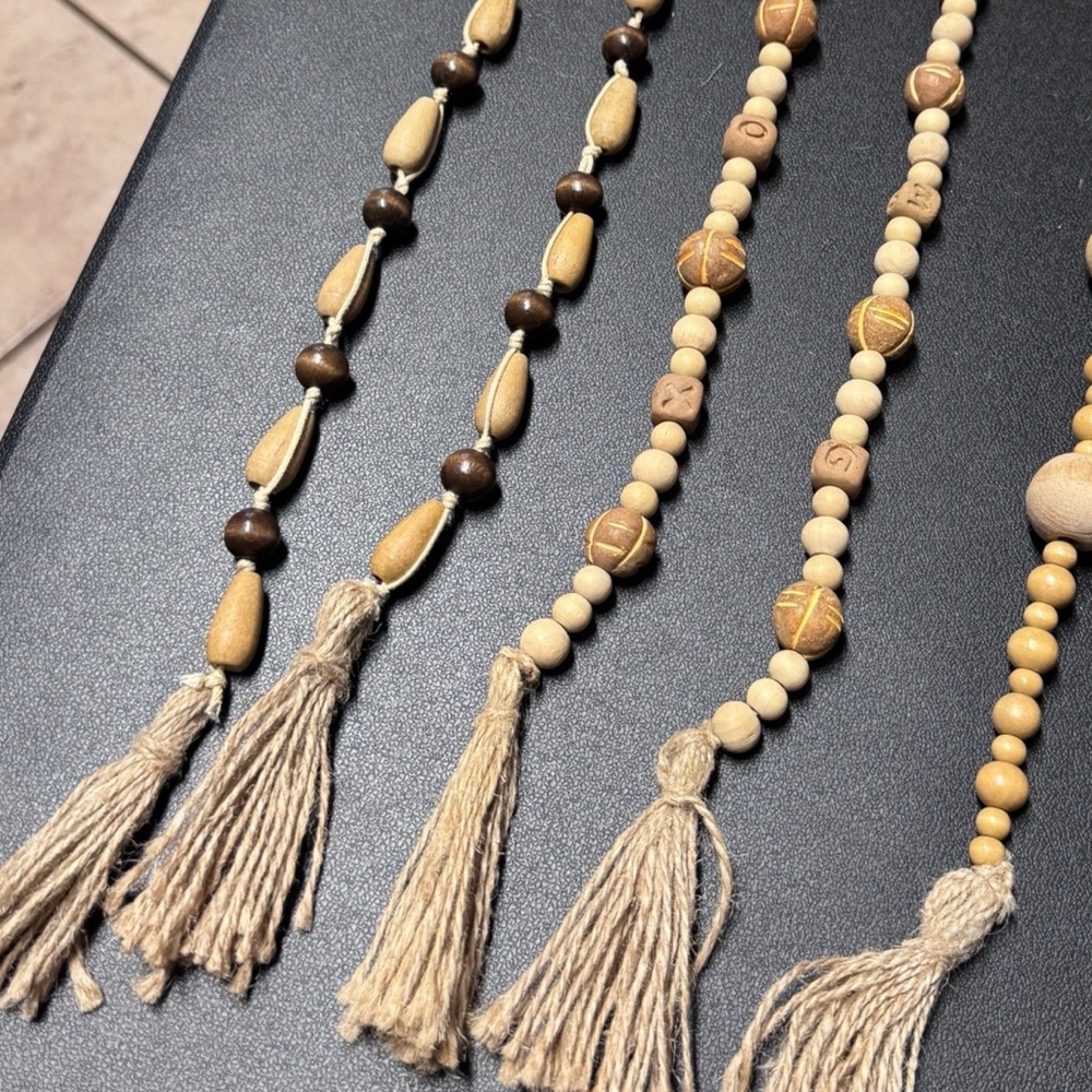 NWT 29.5" Wooden Bead Neutral Garland – Farmhouse Chic/Boho Neutral – Set of 5! - Picture 6 of 9
